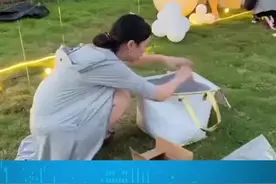 自己布置求婚现场，主角却是自己。视频封面