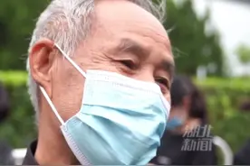 5月26日，吴孟超一位80岁的学生冒雨前来送别恩师：#吴孟超教授的去世是肝胆外科最大的损失 #吴孟超院士视频封面