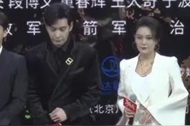 #张馨予 现身发布会，被全体军人喊嫂子，弯腰扶肚引怀二胎猜测视频封面