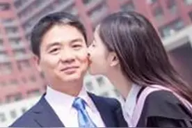 #周鸿祎 身材不如#刘强东 ？！周鸿祎：他老婆可是个93年的美女！