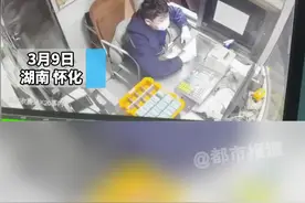 货车司机没带现金，移动支付被限，收费员帮忙垫付2728元！ 收费员：我相信#中国人不骗中国人 #高速 #收费站 视频封面