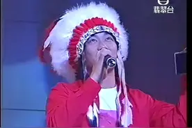 #陈奕迅   家世优渥，早年留学英国，建筑专业同时修习音乐视频封面