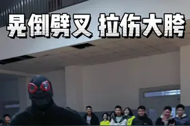 生涯第一次被纯晃倒 吃瘪了 唉～常在河边走 哪有不湿鞋😭#平常心突袭校园 #路人王2021年度总决赛