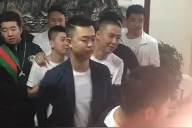 一定要看到最后，哈哈哈#白小白 #巴扎黑 #刘一手 #mc小洲 #王某人 #张二嫂视频封面