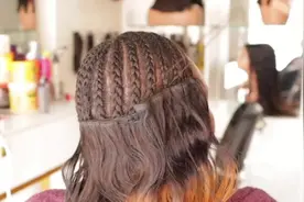 非洲大姐蓬松头发很难看，用针线缝上假发后，比真发好看几倍