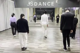 《没有明天》意思是活在当下