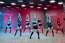 一定要瘦才漂亮吗？我觉得胖胖的我也超美😍#日常练舞记录视频封面