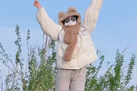 《公公偏头痛夹背操》新操来啦！四个动作！刘教练说可以改善大家的圆肩驼背哟！#公公偏头痛夹背操挑战 #社恐人颜韵 #盐城颜韵 @刘畊宏 #刘畊宏女孩视频封面