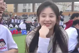 广西一老师长相甜美被误以为是“初中生”。网友：有这么美的老师，学生一定成绩好！#最美老师 #学生时代最美好的瞬间 #好老师影响学生的一生视频封面