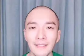 外卖小哥电梯里被两个女士狂亲，反转来了！@抖音短视频 #外卖小哥 #外甥 #自强不息 #孝顺视频封面