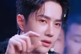 #王甜甜 头发不是不吹干，这是湿发，这是个造型~~#王一博 #神仙颜值