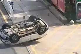 希望停下脚步救人的外卖小哥，这迟送的订单没有差评。#中国人的团结 #政媒原创作者联盟 视频封面