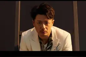 出生在新疆，祖籍四川，父亲和母亲一个四川射洪一个重庆铜梁#实力派演员