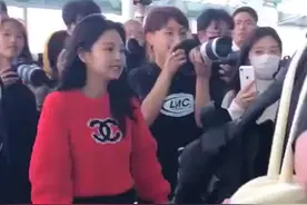 #金智妮jennie #jennie 190929 妮虽然只有163 但是头身比很好所以看起来很高 我慕了视频封面