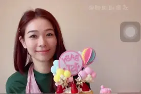 幸福！36岁#TVB 前#花旦 #杨秀惠 女儿一周岁，亲手做双层蛋糕，前年秘密结婚#八卦 #港剧视频封面