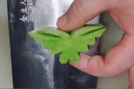 大刀切花教程蝴蝶2022124836#果蔬雕刻 #食品雕刻 #刀功 #烹饪艺术 #手艺人在抖音 @#视频封面