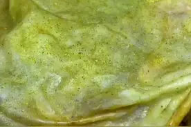 自己动手做美食 今天一起学焖饼的做法 喜欢吃的试做一下哦#健康美食自己做上热门 #焖饼 #喀什美好推荐官 视频封面