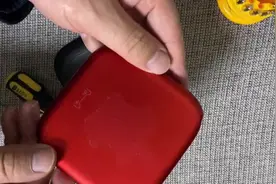趣味拆解，一起来拆个天猫魔盒小机顶盒来看看里面的小惊喜。视频封面