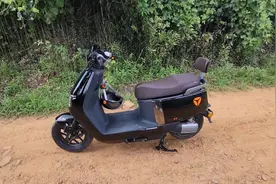 小试雅迪E10旗舰#雅迪电动车 #雅迪冠能系列视频封面