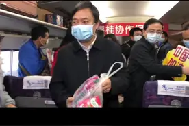 2月19日，百色756名农民工乘坐专列赴粤返岗，市长为他们送行，絮叨的样子真暖！#百色 #返工视频封面