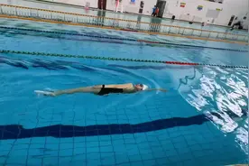 仰泳、自由泳侧身切换#游泳技巧 #爱生活爱运动 #自由泳 #学游泳视频封面