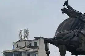 陈连升，原籍湖北鹤峰县，寄居恩施，土家族，清朝爱国将领。6次击退英军袭击，终因寡不敌众，以身殉国#恩施 #爱国 #铭记历史 视频封面