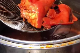 香叶是月桂树的叶子，卤水中的作用是增香去异除臭还防腐，一般六十斤卤水使用10~15g就够了#香叶 #香料搭配视频封面