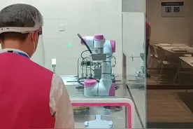 科技冬奥！北京冬奥会主媒体中心智能餐厅，自动化机器人制作麻辣烫、水饺和煲仔饭等美食#冰雪2022 #北京冬奥会 （编辑：未央）视频封面
