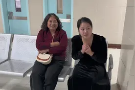 小丁今天就要动小手术了，明明和妈妈在外面焦急的等待视频封面