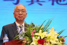 华为聘请700名数学家 却遭丘成桐的嘲讽 看任正非霸气回应#华为 #全球看点 #传奇人物 #人物故事 
