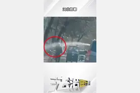 河北邯郸 大爷被浇一身水后续，洒水小哥登门致歉获得大爷的原谅#登门致歉 #洒水视频封面