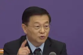 国家医疗队领队：在场听到队员咳嗽感到紧张视频封面