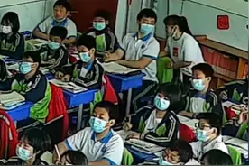 老师因低血糖晕倒在课堂上，学生们的举动暖暖的！#老师 #学生 #低血糖 视频封面