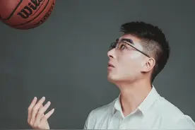 #耐克 #王一博终止与nike合作 #Nike #大v快评 #海跃叨叨叨 红线不能碰，耐克不送！视频封面