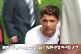 一句对小球迷的承诺，足以证明除了球技，他还拥有一些其他的美好品质。#c罗 #说到做到 #承诺视频封面