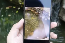 iPhone 11 Pro 如何用自带相机拍摄延时流水照片？其实很简单，只要一步。视频封面