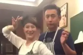 黄磊生日，海清调皮献舞逗师傅开心，海清当年考入北京电影学院，时任班主任的黄磊对她照顾有加，随后两人多次饰演夫妻视频封面