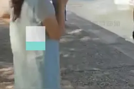 5月30日，江苏一景区内男子驾驶摩托艇多次甩尾，将水花溅到路人身上，网友：无论如何做法不妥！视频封面