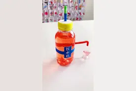 用瓶子制作饮水机的方法，简单好玩#手工