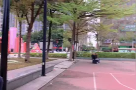 中午疲劳无精神打球？试试网友牌肩颈。视频封面