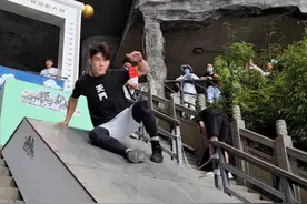 在张家界天门山跑酷！湘湘看着腿都抖了，你们敢来挑战吗#绘潇湘遇见张家界 #首届湖南省旅游发展大会视频封面