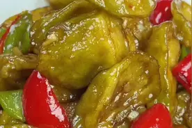 为什么饭店做的烧茄子那么好吃，老弟教你详细做法，新手也能学会视频封面