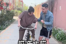 人生建议：宁跟女朋友讲道理 不教女友骑自行车#搞笑 #情侣 #内容过于真实视频封面