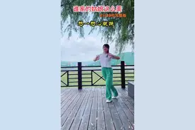 @DOU+小助手 《谁家的姑娘这么美》64步加长版来啦！#适合初学者 #广场舞教学 #记录舞蹈 #抖音最美广场