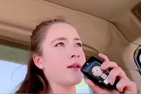 欧美美女农场收割小麦……#农业机械 #现代化农业 #天良缘有机生态农场 #美女开拖拉机 #美女开收割机 #农村生活 视频封面