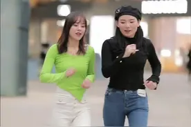 千斤顶全集🤣🤣🤣好久不见的千斤顶！@抖音短视频 #灵魂舞者薇姐 #最嗨广场舞 #大长腿 #热门推荐视频封面