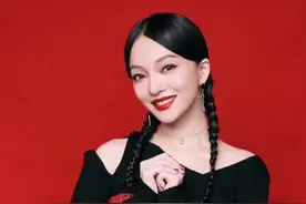 当158的张韶涵站在180的朱一龙和191的高伟光中间，真是左右为难啊。#张韶涵