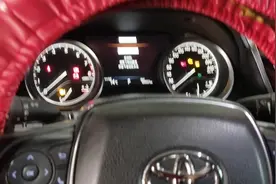 丰田第八代凯美瑞后刹车片更换。需要解除电子泵。手动操作方法视频封面