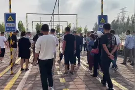 考D证，可以驾驶摩托车，电动四轮，三轮，接送孩子的电动车视频封面
