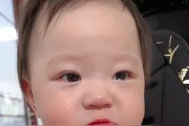 宝宝打疫苗，气氛烘托到这了，我得哭一个……#萌娃搞笑日常 #人类幼崽成长记 #今日份小可爱已上线 #打疫苗搞笑视频视频封面